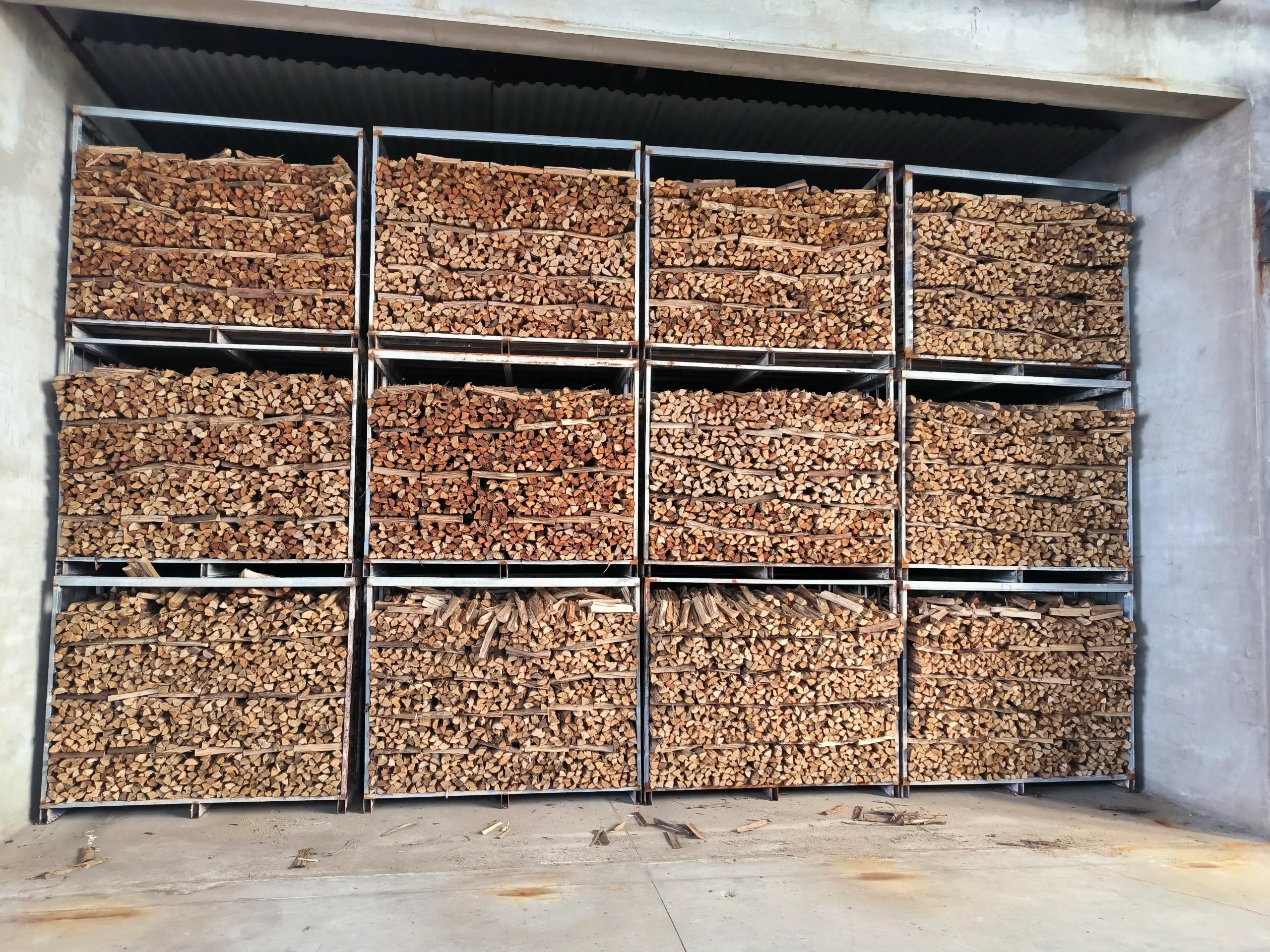 Vietnamese Acacia Firewood Quality Control - ベトナム産薪