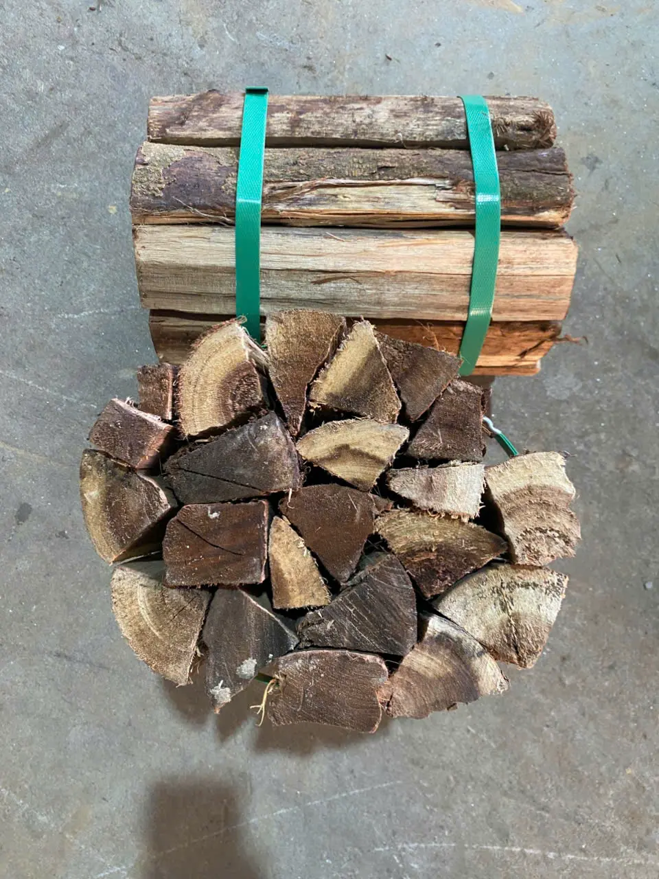 Sorting Vietnam Firewood by Size - ベトナム産薪